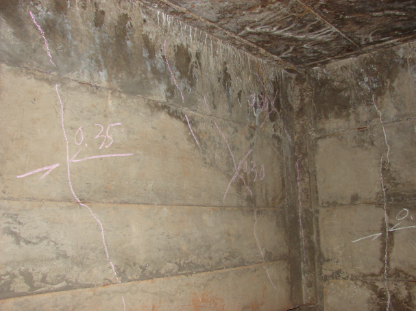 （2011年）肥城石橫特鋼廠出鐵廠，溫度引起梁開(kāi)裂