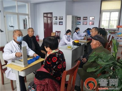 德州市經(jīng)開(kāi)區(qū)長(zhǎng)河社區(qū)開(kāi)展家庭式醫(yī)生服務(wù)，建立居民健康檔案，提供健康咨詢
